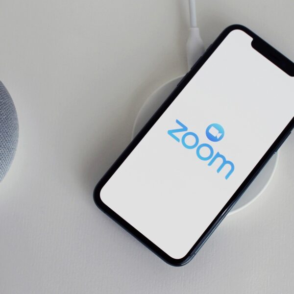 Jak organizować spotkania w aplikacji Zoom